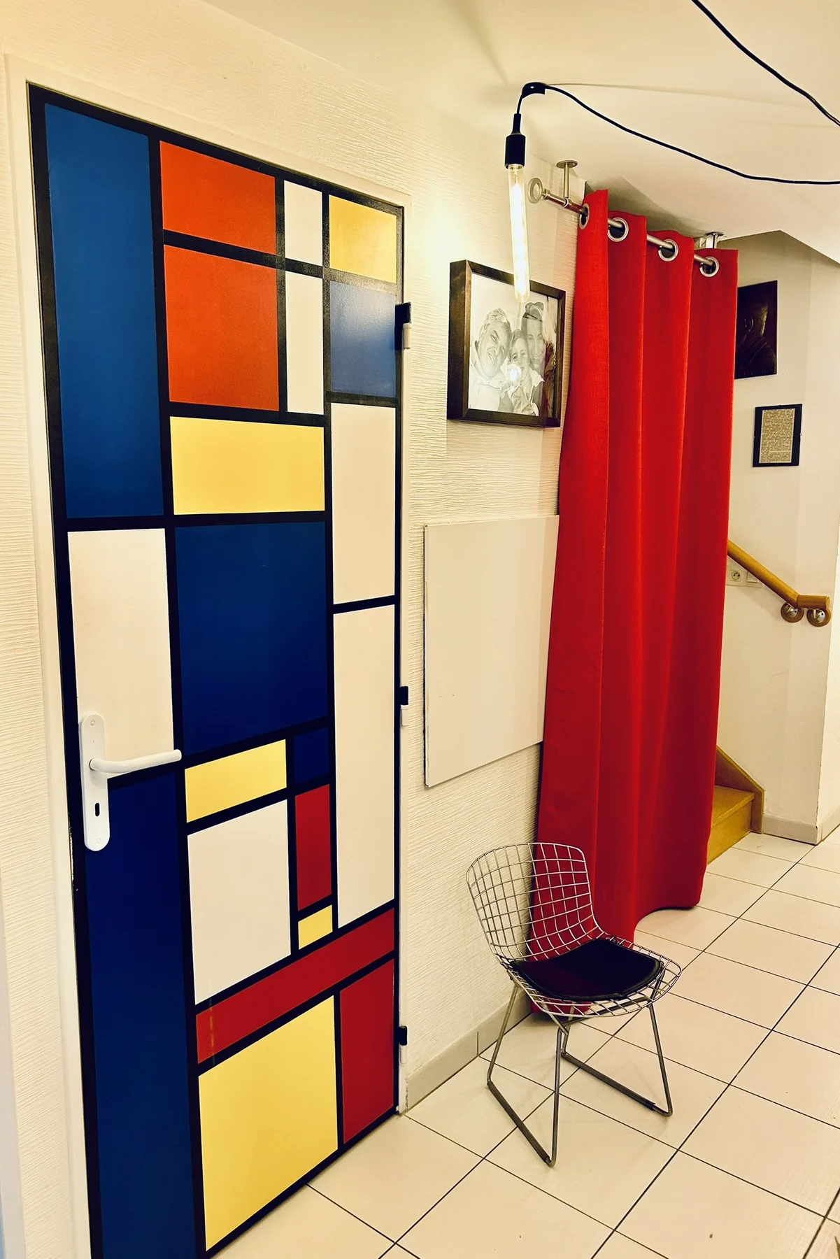 Porte graphique inspirée du modernisme